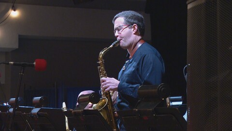 Un musicien lors du Festival de jazz de Regina le 22 juin 2025.