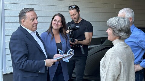 le premier ministre François Legault est allé à la rencontre des électeurs dans Sillery en vue de l'élection partielle dans Jean-Talon.