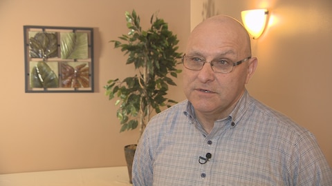 Le président de la Coalition des pêcheurs de la Nouvelle-Écosse, Leonard Leblanc, craint que les pêcheurs de l'Atlantique n'aient pas le temps de se conformer à temps aux nouvelles règles de Transports Canada. Le président de la Coalition des pêcheurs de la Nouvelle-Écosse, Leonard Leblanc, craint que les pêcheurs de l'Atlantique n'aient pas le temps de se conformer à temps aux nouvelles règles de Transports Canada.