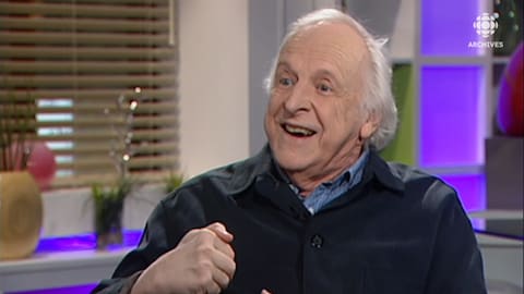Marcel Sabourin souriant. 