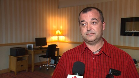 Michel Fournier affirme que les employés du réseau de la santé sont surmenés. Michel Fournier affirme que les employés du réseau de la santé sont surmenés.