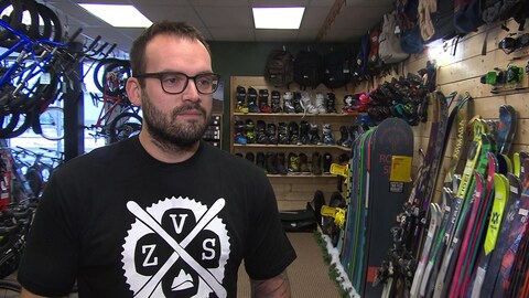 Daniel Arsenault est propriétaire de la boutique Zone Vélo Ski inc. Daniel Arsenault est propriétaire de la boutique Zone Vélo Ski inc.