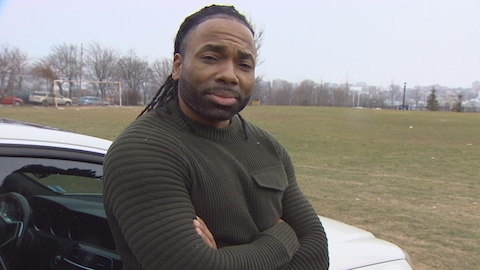 Ashley Taylor, 42 ans, estime qu'il se fait arrêter injustement parce qu'il est noir. Ashley Taylor, 42 ans, estime qu'il se fait arrêter injustement parce qu'il est noir.