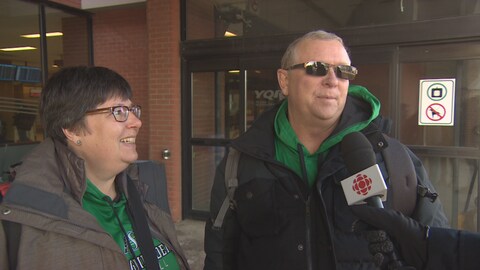 Les Moore répondent à notre journaliste. Les Moore répondent à notre journaliste.