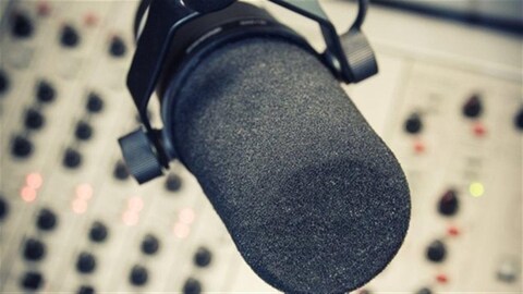 Un micro de radio Un micro de radio