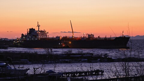 ناقلة نفط ترسو في ميناء فلاديفوستوك في أقصى جنوب شرق روسيا.
