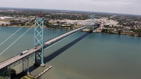 Vue d'un pont du ciel Vue d'un pont du ciel