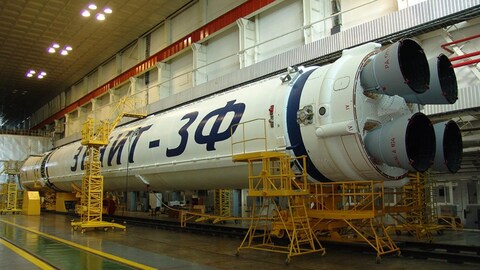 Une fusée ukrainienne dans un hangar.