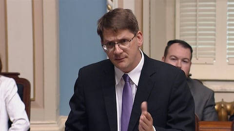 Le député du PQ Sylvain Gaudreault durant la période des question à l'Assemblée nationale Le député du PQ Sylvain Gaudreault durant la période des question à l'Assemblée nationale