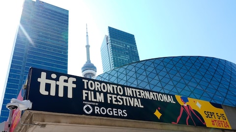 مهرجان تورونتو السينمائي الدولي (TIFF) هو أهم مهرجان سينمائي في أميركا الشمالية، والصورة لملصق نسخة عام 2024 منه.