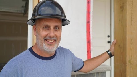 Wayne Parry dit recevoir des rapports hebdomadaires de vols survenus sur les chantiers qu'il supervise Wayne Parry dit recevoir des rapports hebdomadaires de vols survenus sur les chantiers qu'il supervise