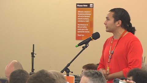 Le député de Fort Rouge Wab Kinew, au congrès du NPD du Manitoba Le député de Fort Rouge Wab Kinew, au congrès du NPD du Manitoba