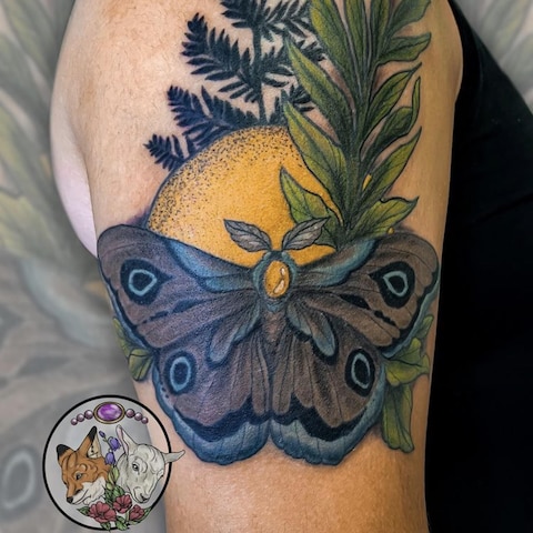 Un tatouage créé par Arielle Racette représentant un papillon.