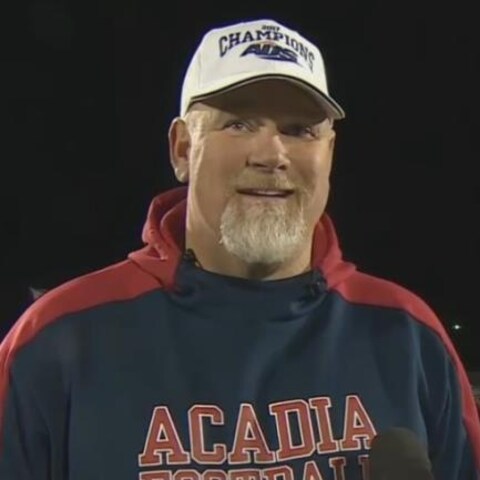 Jeff Cummins, entraîneur-chef des Axemen d'Acadia. Jeff Cummins, entraîneur-chef des Axemen d'Acadia.