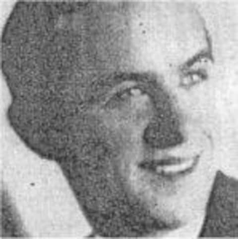 Une photo en noir et blanc du visage d'un jeune homme militaire Une photo en noir et blanc du visage d'un jeune homme militaire