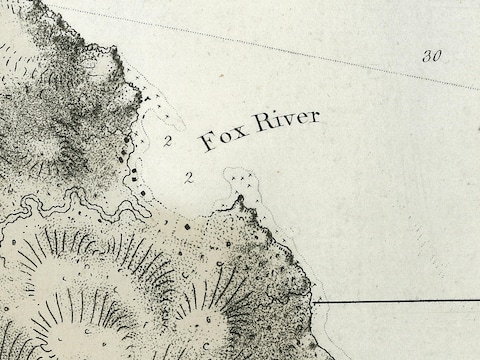 Peu après la Conquête anglaise, les cartographes anglicisent les toponymes français comme « Fox River » pour Rivière-au-Renard Peu après la Conquête anglaise, les cartographes anglicisent les toponymes français comme « Fox River » pour Rivière-au-Renard