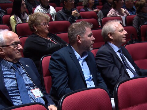Le maire d'Amqui, Gaétan Ruest, le député péquiste de Matane-Matapédia, Pascal Bérubé et le chef péquiste Jean-François Lisée au Forum citoyen sur l'avenir des soins de santé dans La Matapédia. Le maire d'Amqui, Gaétan Ruest, le député péquiste de Matane-Matapédia, Pascal Bérubé et le chef péquiste Jean-François Lisée au Forum citoyen sur l'avenir des soins de santé dans La Matapédia.