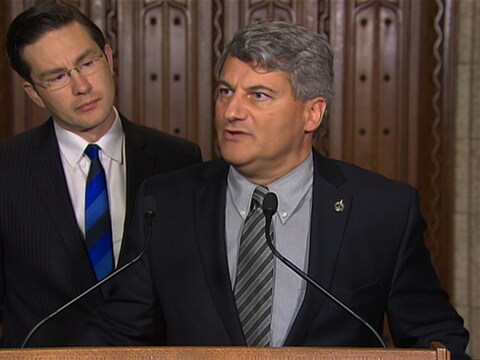 Gérard Deltell, député conservateur de Louis-Saint-Laurent Gérard Deltell, député conservateur de Louis-Saint-Laurent