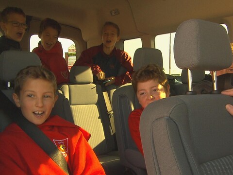 De jeunes joueurs de soccer de la région se rendent à Québec pour pratiquer leur sport. De jeunes joueurs de soccer de la région se rendent à Québec pour pratiquer leur sport.