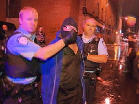 Arrestation de Richard Henry Bain le soir de l'attentat. Arrestation de Richard Henry Bain le soir de l'attentat.