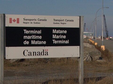 Le port de Matane, entrée du quai commercial Le port de Matane, entrée du quai commercial