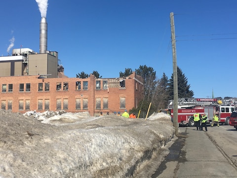 Une usine désaffecté de Twin River à Edmundston s'est effondrée sous le poids de la neige. Une usine désaffecté de Twin River à Edmundston s'est effondrée sous le poids de la neige.