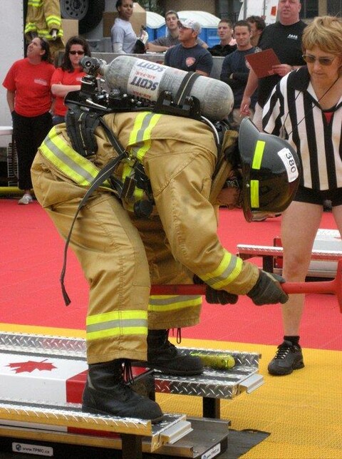 Liane Tessier lors d'une compétition de pompiers en 2006 Liane Tessier lors d'une compétition de pompiers en 2006