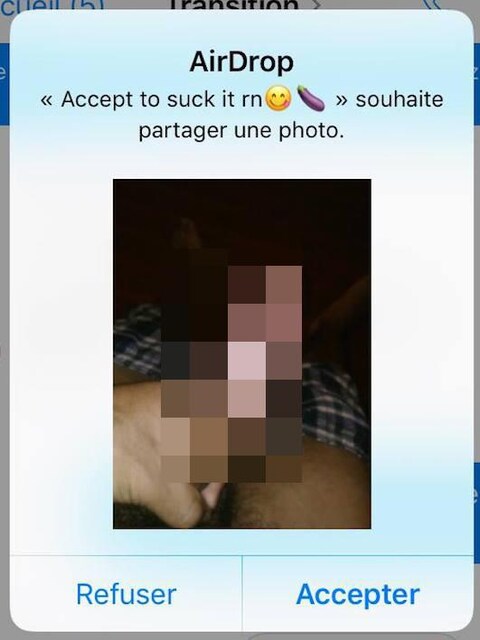 L'invitation Airdrop à accepter une photo non sollicitée de pénis. L'invitation Airdrop à accepter une photo non sollicitée de pénis.