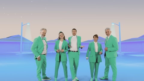 Cinq personnes sont habillées en vert dans un décor dessiné.