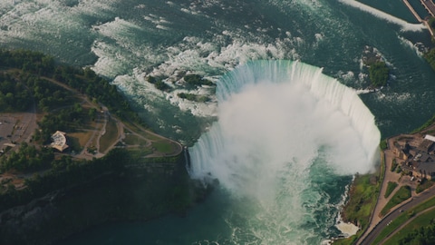 Radio-Canada Vue aérienne de la chute du Fer à cheval de Niaraga Falls.