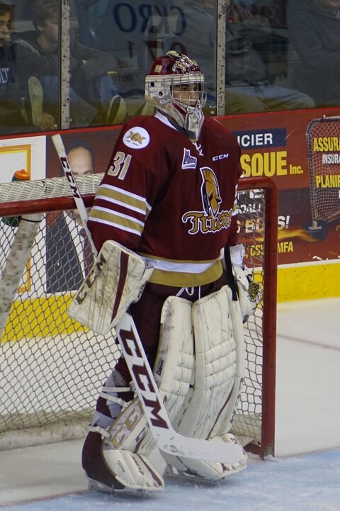 Le gardien du Titan d'Acadie Bathurst Reilly Pickard devant son filet. Le gardien du Titan d'Acadie Bathurst Reilly Pickard devant son filet.