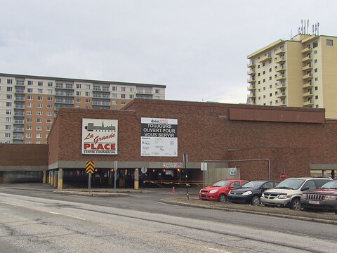 Ancien centre commercial la Grande Place à Rimouski Ancien centre commercial la Grande Place à Rimouski