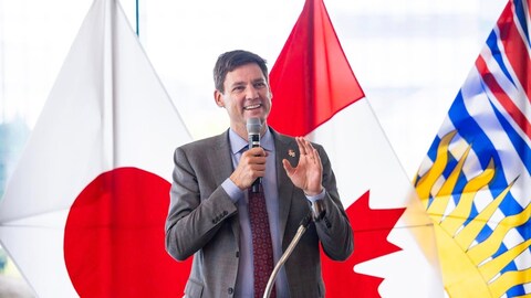 David Eby parle au Japon durant la mission économique.