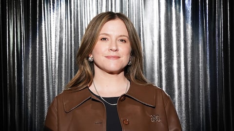 La production est encore jeune / Karine Dufour Pascale Renaud-Hébert regard devant elle.