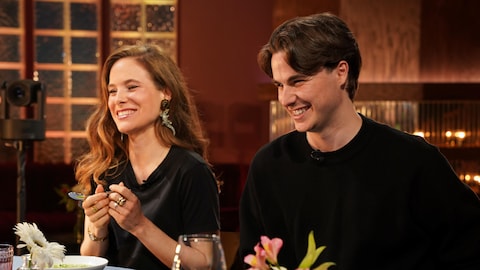 Caroline Dhavernas et Justin Morissette sur le plateau de Bonsoir bonsoir.