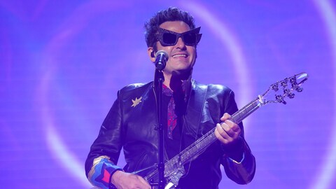 Matthieu Chedid au micro.