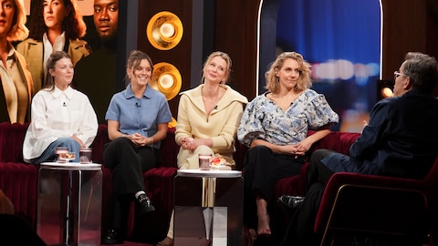 Léane Labrèche-Dor, Katrine Duhaime, Camille Felton et Catherine St-Laurent sont sur le plateau de Bonsoir, bonsoir.