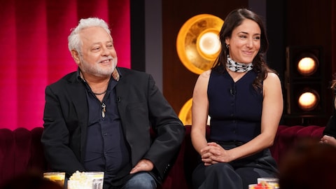 Manuel Tadros et Nathalie Doummar sont assis sur le plateau de Bonsoir bonsoir.