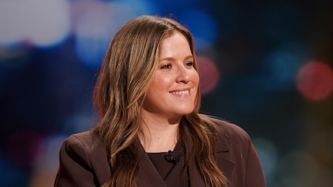 La production est encore jeune / Karine Dufour Pascale Renaud-Hébert à est assise sur le plateau de Bonsoir bonsoir.