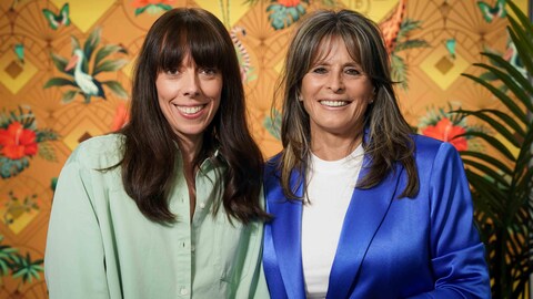 Marie-Andrée Labbé et Fabienne Larouche regardent devant elle.