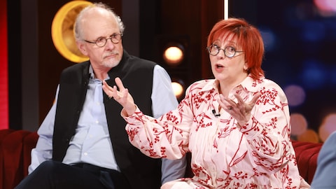 Chantal Lamarre et Michel Laperrière en entrevue sur le plateau de Bonsoir bonsoir.