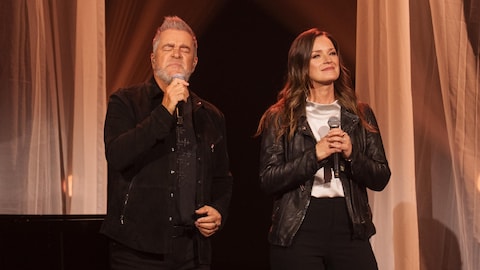 Attraction / Eve B. Lavoie Sylvain Cossette et Andrée Watters chantent sur le plateau d'En direct de l'univers.