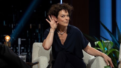 Hélène Bourgeois Leclerc en entrevue à l'émission Bonsoir bonsoir.