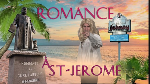 Jean-René Dufort porte un costume d'époque et une perruque blonde dans un montage sur la plage, avec une statue du Curé Labelle et une enseigne du restaurant Johnny.