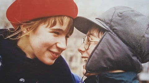 KOTV Vincent Bolduc et Jessica Barker sur le plateau de tournage d'Une nuit à l'école.