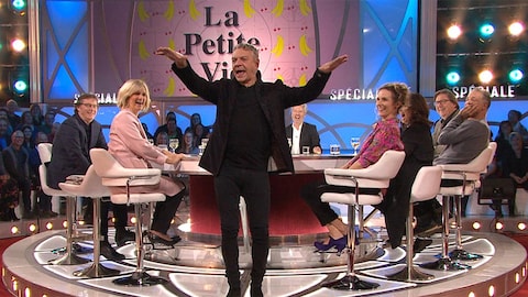 Marc Labrèche qui danse La bamba sur le plateau des Enfants de la télé.
