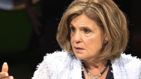 Liza Frulla sur le plateau de Bonsoir bonsoir.