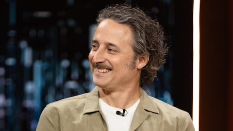 Louis-Jean Cormier souriant.
