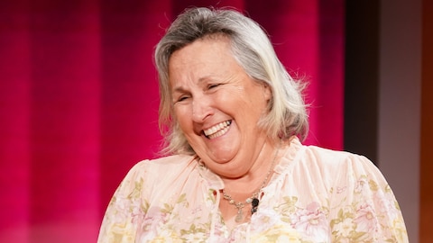 La production est encore jeune / Karine Dufour Marthe Laverdière rigole sur le plateau de Bonsoir bonsoir.