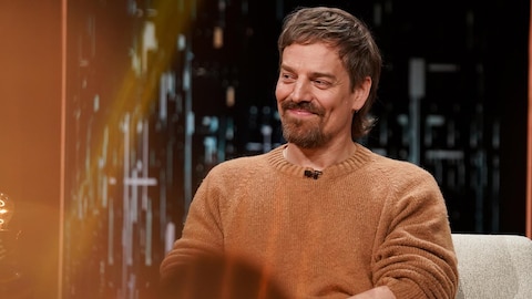 Maxime Le Flaguais sur le plateau de Bonsoir bonsoir.